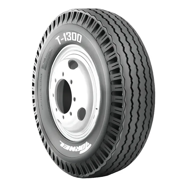 Imagen orientativa del tipo de producto: Llanta 700-15 Tornel T-1300. Foto orientativa de la línea; la medida, el dibujo y el rin pueden variar. Confirma las especificaciones antes de comprar.